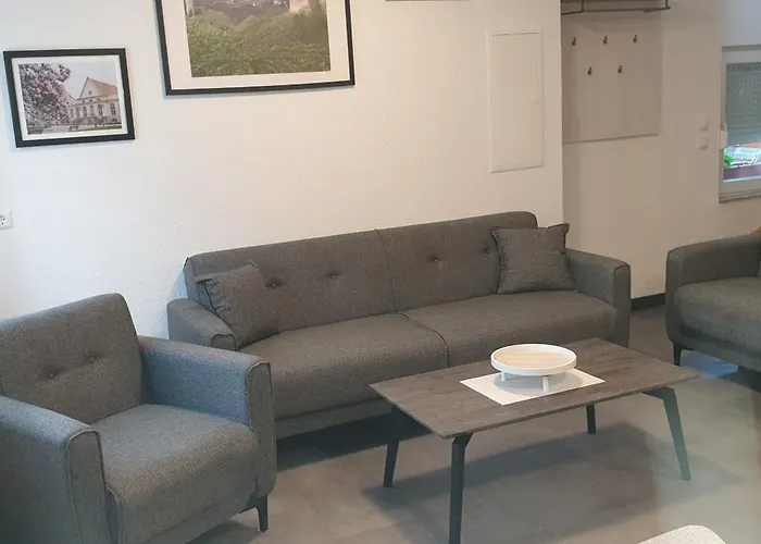 Zur Burg بيت للعطل *