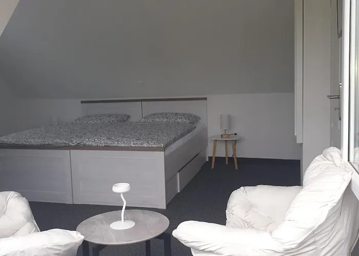 Zur Burg بيت للعطل *